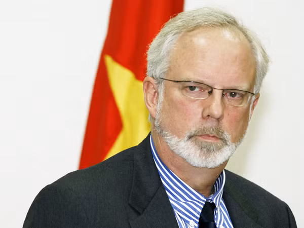 Đại sứ Mỹ David Bruce Shear tại buổi họp báo. Ảnh: Phương Anh