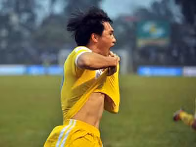 Vòng 1 V-League 2013: Công Vinh thắng, Văn Quyến thua