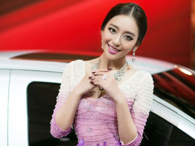 Sắc tím hút hồn bên xế hộp