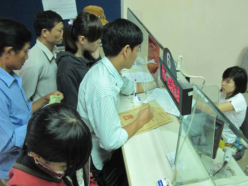 Phớt lờ quy định thu học phí