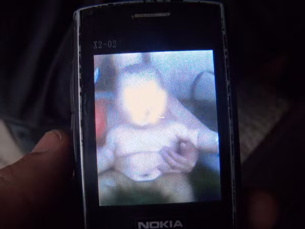 Đứa con vô tội phải uống thuốc diệt cỏ