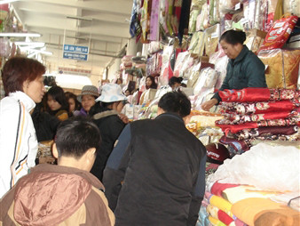 Lạng Sơn: Đồ chống rét đắt như tôm tươi