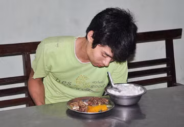 Bữa cơm tù đầu tiên của "sát thủ" Lê Văn Luyện