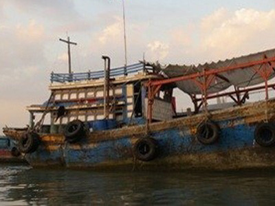 Bắt nhóm đối tượng mua tàu tổ chức vượt biên trái phép