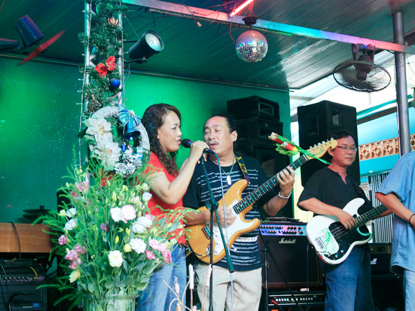 Hôm nay, họ hát cho nhau nghe