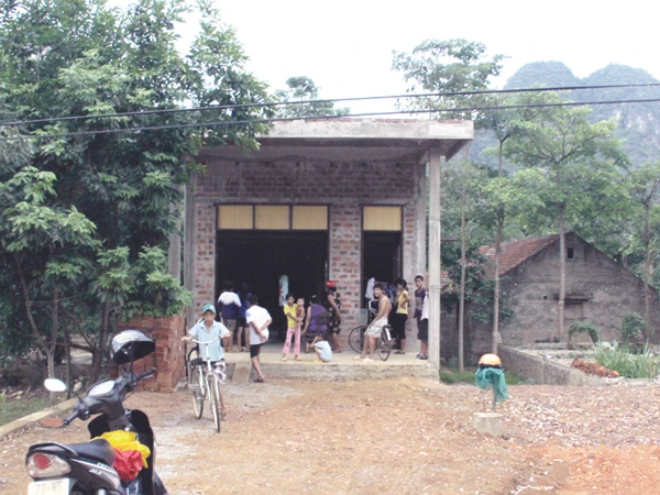 Ngôi nhà của chị N. ở thôn Thành Sen, nơi xảy ra vụ cướp gỗ huê ngay giữa thanh thiên bạch nhật