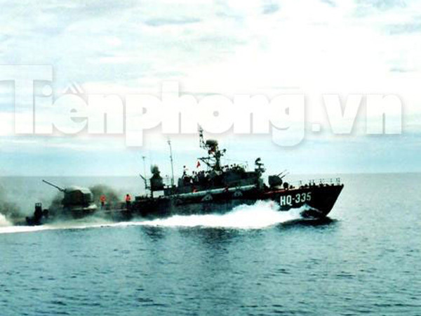 Chiến hạm xuất kích giữ chủ quyền biển đảo