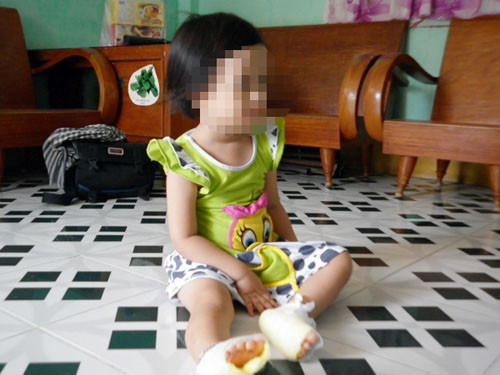 Phạt trẻ đứng ngoài nắng, cô giáo bị thôi việc