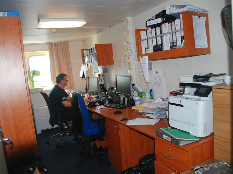 Khám phá tàu rải cáp điện ngầm xuyên biển