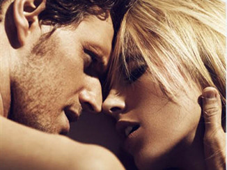 Anja Rubik tình tứ bên chồng sắp cưới