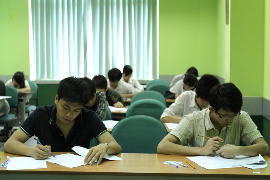 Thí sinh thi Toán và Tư duy logic tại ĐH FPT