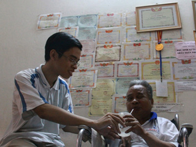 Chàng thủ khoa hiếu thảo