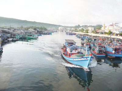 Tàu của ngư dân đang khổ sở vì giá dầu trong nước quá cao