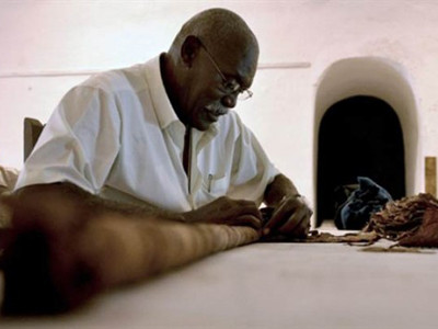 Điếu xì gà dài nhất thế giới: 81,8m