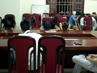 Xem clip nhóm kiều nữ phê thuốc 'lắc'