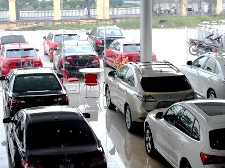 Người Hà Nội 'chán' mua ô tô