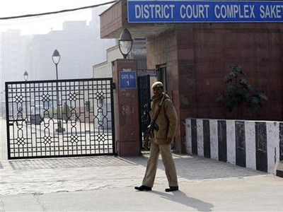 Xử kín 5 bị cáo hiếp dâm nữ sinh trên xe buýt