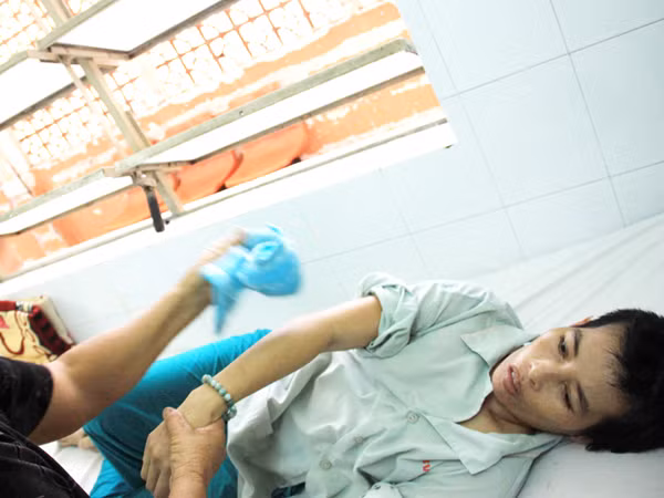 Người “gánh” nợ vì bệnh hiểm cần trợ giúp