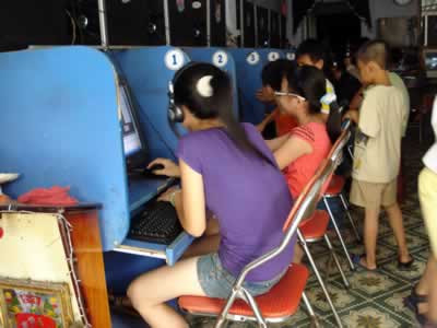 Teen vùi tương lai trong 'thế giới ảo'