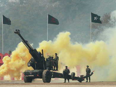 Ấn Độ biểu dương sức mạnh quân đội