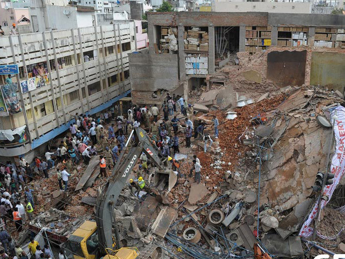 Hiện trường vụ sập nhà ở Ấn Độ hôm 8/7