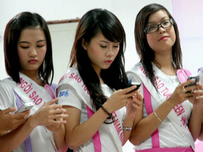 Miss Teen nhắn tin ủng hộ miền Trung lũ lụt