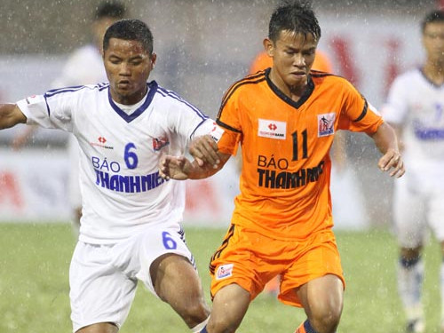 Bóng đá Việt Nam và giấc mơ không bị 'đánh thuế'