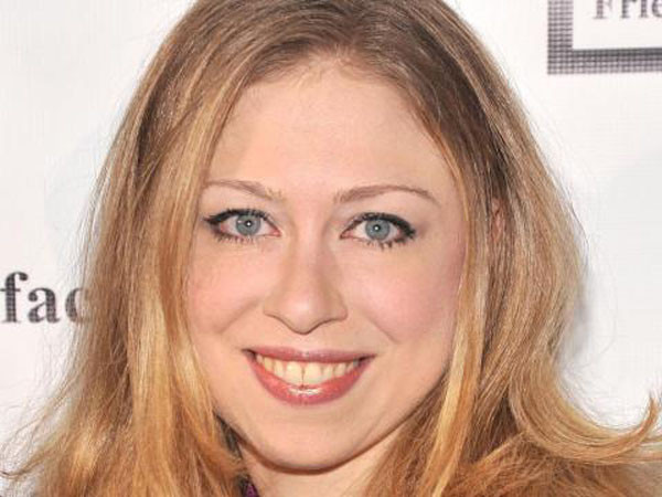 Con gái ông Clinton làm phóng viên