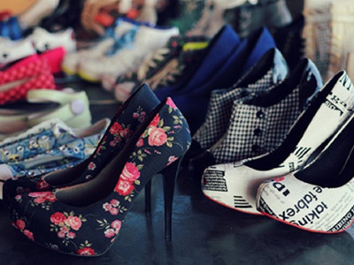 Tưng bừng dạo phố cùng xu hướng giày "nở hoa"