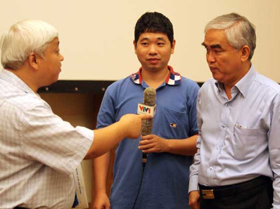 Khi trái bóng trở thành 'nợ xấu'