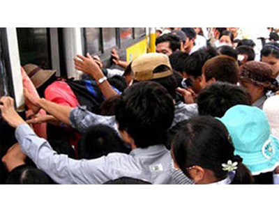 Bi hài mua vé tàu xe, máy bay dịp Tết