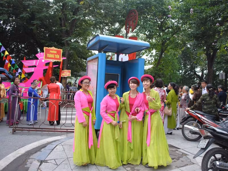 Lễ hội vua Lê đăng quang quanh hồ Hoàn Kiếm