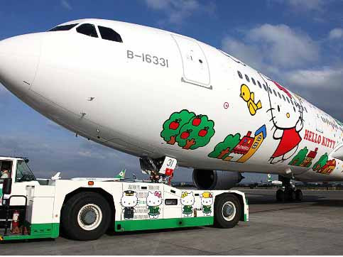 Máy bay ‘siêu dễ thương’ mang hình mèo Kitty