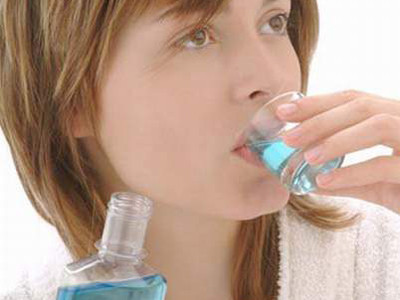 Những thắc mắc khi dùng nước súc miệng