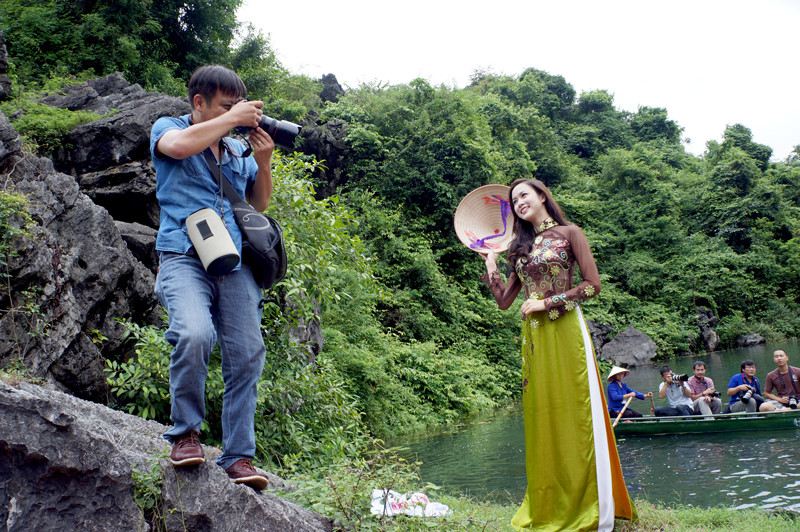 Các nhiếp ảnh phiêu trước người và cảnh tại Tràng An