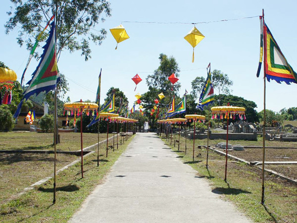 Quang cảnh chùa Ba Đồn trước ngày tế lễ âm linh cô hồn