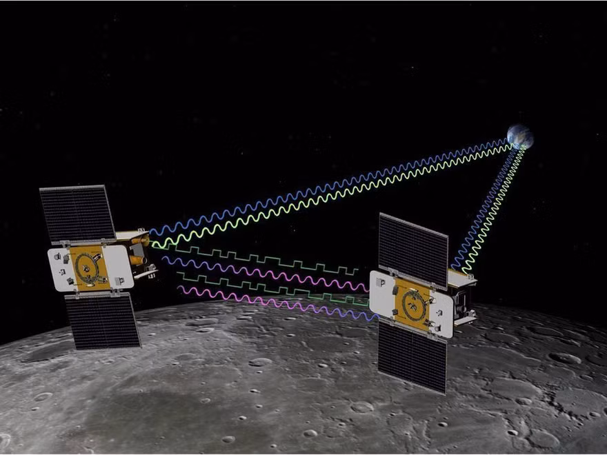 Hai vệ tinh lao xuống Mặt trăng