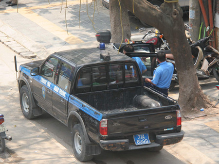 Thanh tra đỗ xe công vi phạm, vào quán bia nói 'chỉ uống nước ngọt'