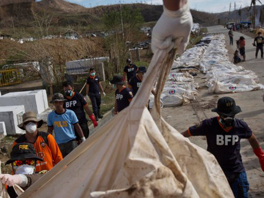 Báo cáo mới nhất: Hơn 5.200 người chết do bão Haiyan