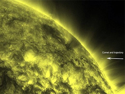 Sao chổi va phải mặt trời