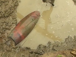 Một quả bom đươc phát hiện trong ruộng. (Ảnh minh họa. Nguồn: anninhthudo.vn)