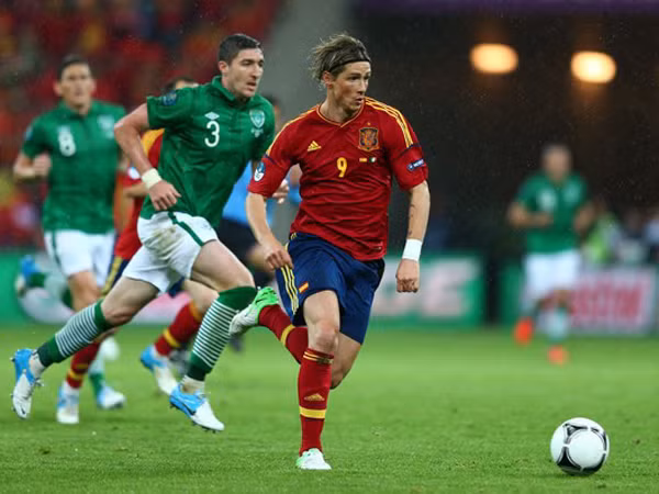 Torres lập cú đúp, Tây Ban Nha tiễn Ireland về nước