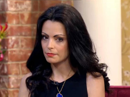 Cô Laura Fernee phải bỏ việc vì quá xinh đẹp. Ảnh: Metro