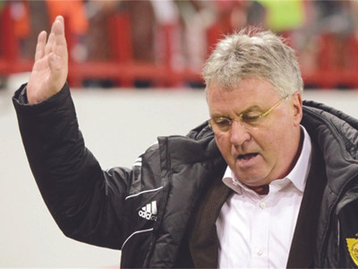 Tạm biệt 'thầy phù thủy' Guus Hiddink