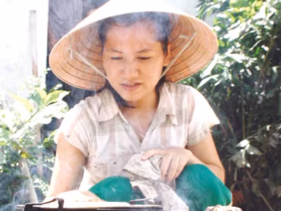 Nữ sinh nghèo đậu hai trường đại học