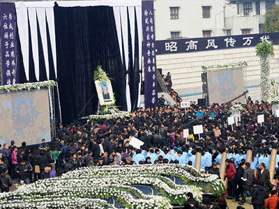 Đám tang trị giá gần 16 tỉ đồng