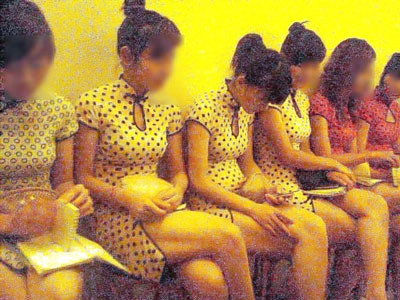 Thâm nhập 'bar ôm' Nhật giữa lòng Hà Nội