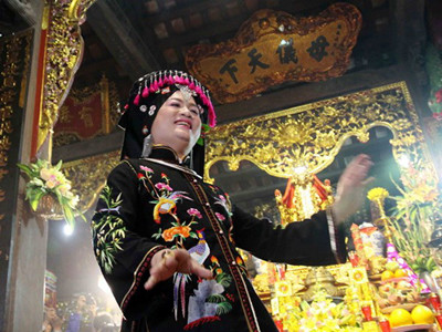 Chùm ảnh: liên hoan nghi lễ Chầu Văn tại Phủ Dầy