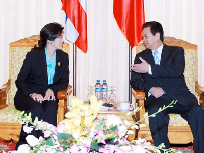 Thủ tướng Nguyễn Tấn Dũng và thủ tướng Yingluck Shinawatra gặp riêng