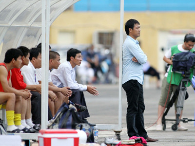 Hữu Thắng dưới sức ép nghìn cân